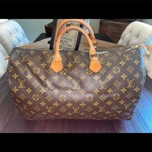 Louis Vuitton Speedy 40 in VGVC! 👀 LOOK! ON SALE!